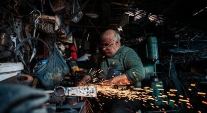 Pembuatan Atap Spandek Polycarbonate untuk Pabrik dan Workshop